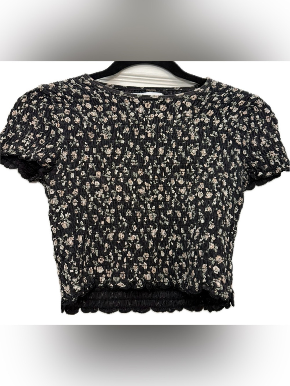 🌸🖤 Hollister Smocked Floral Crop Top | Women’s Medium 🖤🌸